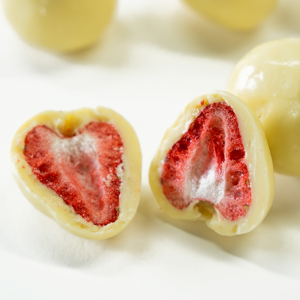 Freeze-Dried Strawberry Coated in White Chocolate | 1kg Bulk Pack